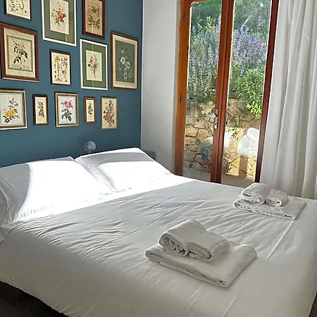 Curiel Bed & Breakfast 4*